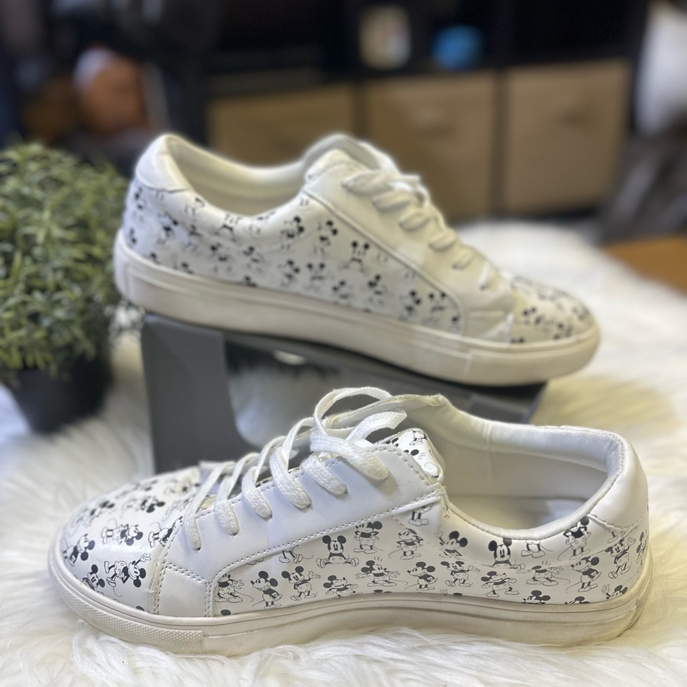 American Eagle X Disney men’s sneakers sz 10 in white